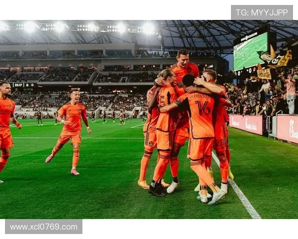 休斯顿迪纳摩与洛杉矶FC激战正酣比分揭晓精彩瞬间回顾